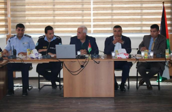 المحافظ البكري يترأس اجتماع لجنة المرور العليا لمحافظة الخليل