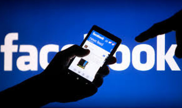 عقاب صارم للمجموعات التي تنشر أخباراً كاذبة بفيسبوك
