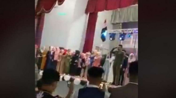 فيديو: النشيد الوطني السابق يتسبب باعتقال منظم حفلات جنوبي العراق