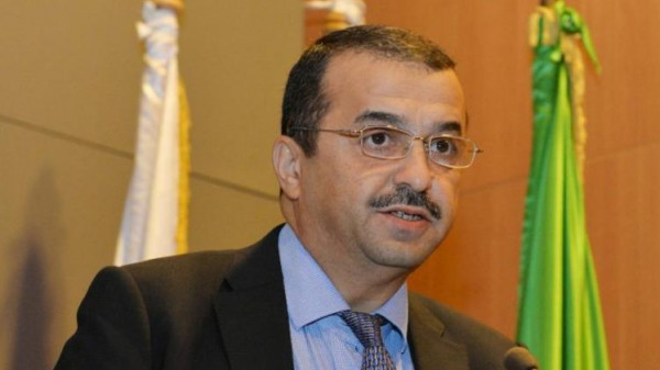 فيديو.. الجزائر.. محتجون يمنعون وزير الطاقة من زيارة ولاية تبسة