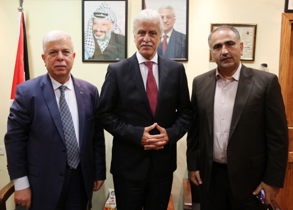 عورتاني يبحث مع الأغا آليات استقدام معلمين للعمل بالمدرسة الفلسطينية بقطر