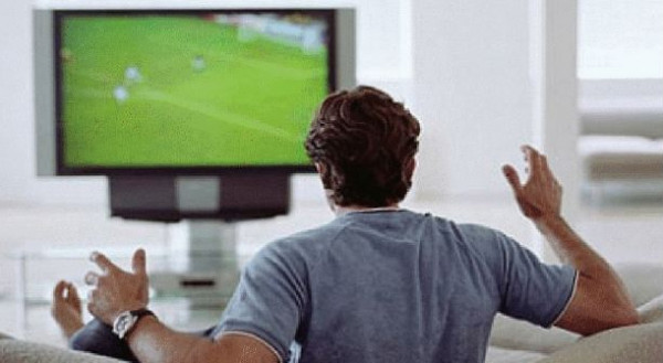 هل مشاهدة مباريات الكرة حرام؟