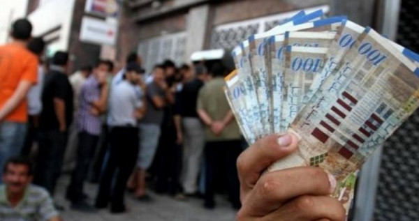 وزير الاقتصاد: سنقترض من البنوك لزيادة نسبة صرف الرواتب خلال رمضان والعيد