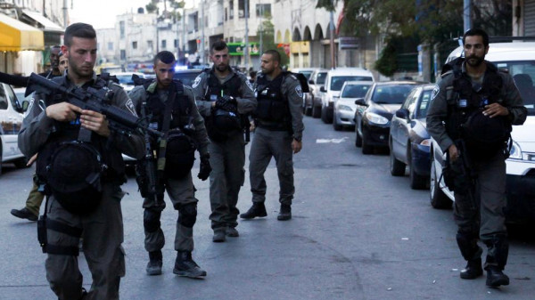 اعتقال أربعة أشخاص عرب بزعم الاعتداء على شرطة الاحتلال