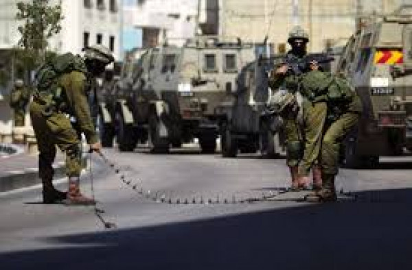 الاحتلال يقتحم عدة بلدات وينصب حواجز عسكرية في الخليل