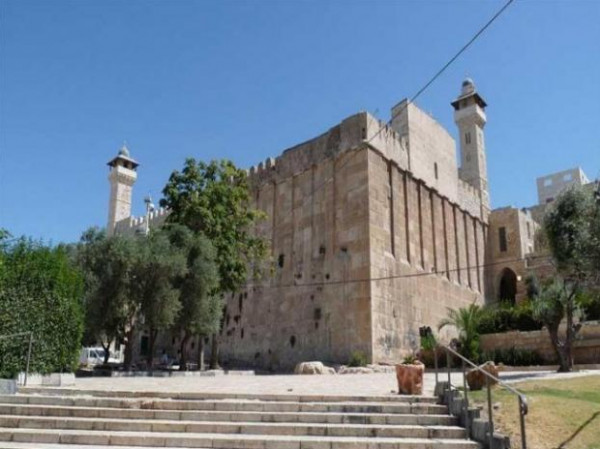 سلطات الاحتلال الإسرائيلي تُغلق الحرم الإبراهيمي في الخليل أمام المصلين