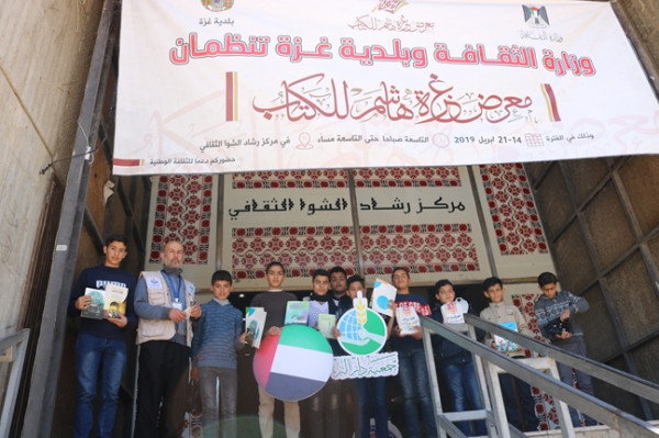 المجلس العلمي ينظم زيارة لأيتام دار البر بدبي لمعرض غزة هاشم للكتاب