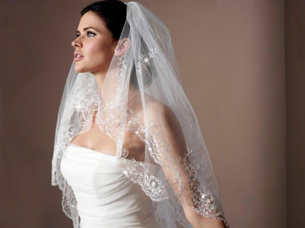 كيف تختارين طرحة الزفاف بحسب شكل جسمك؟