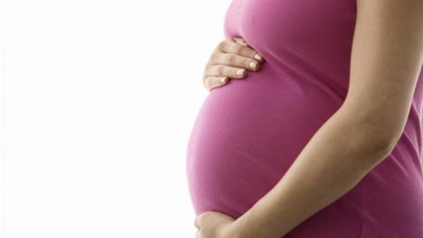 ما حكم صوم المرأة الحامل إذا حدث لها نزيف؟