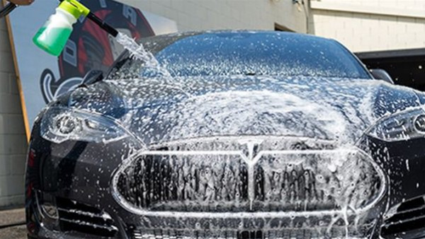 صدق أو لا تصدق.. كثرة غسل السيارة يقلل من ثمنها ويعرضها للتلف
