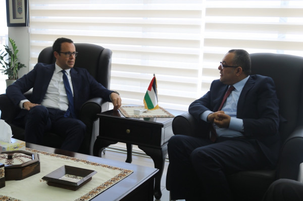 وزير الثقافة ومسؤولو بنك فلسطين يبحثون سبل التعاون المشترك