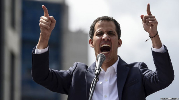 زعيم المعارضة في فنزويلا يعلن جاهزيته لقبول تدخل عسكري أمريكي