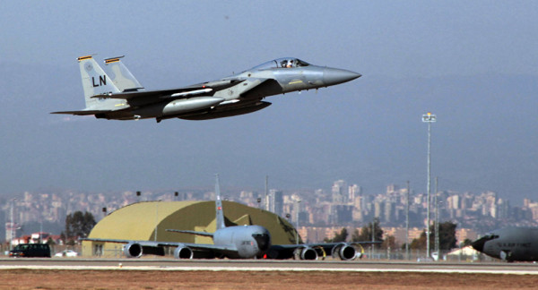 مقاتلات أمريكية تتحرك في سماء الخليج لـ"ردع" إيران