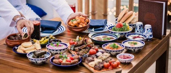 أخطاء غذائية شائعة في رمضان عند الإفطار والسحور.. تجنبها