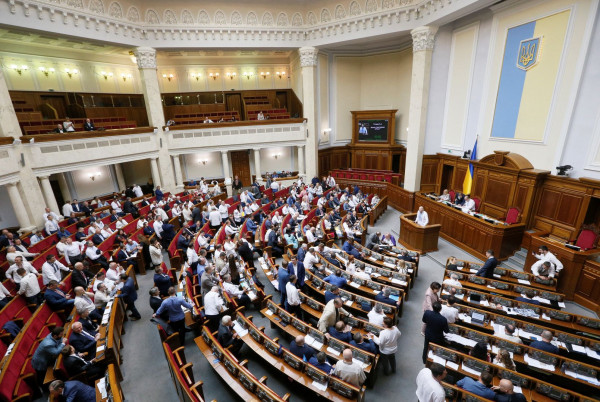 الرئيس الأوكراني الجديد يُعلن حل البرلمان