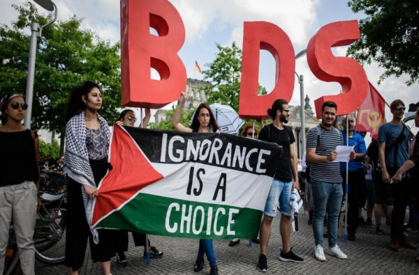 نشطاء BDS يفشلون حفل توقيع كتاب لكاتب إسرائيلي بألمانيا