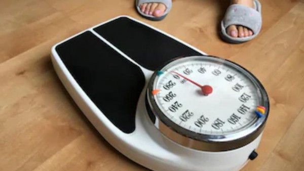 التغييرات الكبيرة في الوزن تزيد خطر الإصابة بالخرف