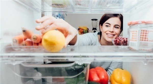 إلى متى يُمكنك الاحتفاظ بالأطعمة في الثلاجة؟