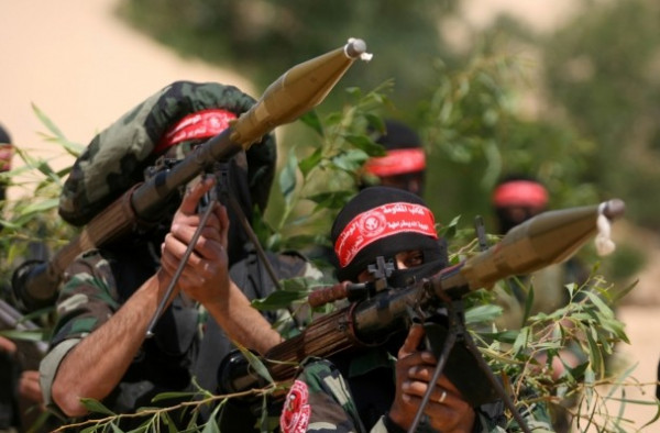 شاهد: كتائب المقاومة الوطنية تعرض مشاهد لتدريبات مقاتليها في قطاع غزة