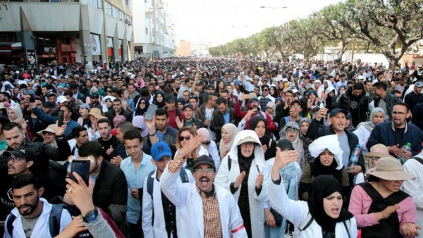 وفاة والد المتعاقدة يؤجج الاحتجاجات في قطاع التعليم لـ3 أيام