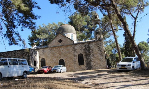 مجهولون يعتدون على كنيسة معلول في الناصرة