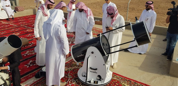 ما حقيقة دفع السعودية مليار ريال كفارة إفطار العيد ورؤية زحل بدل الهلال؟