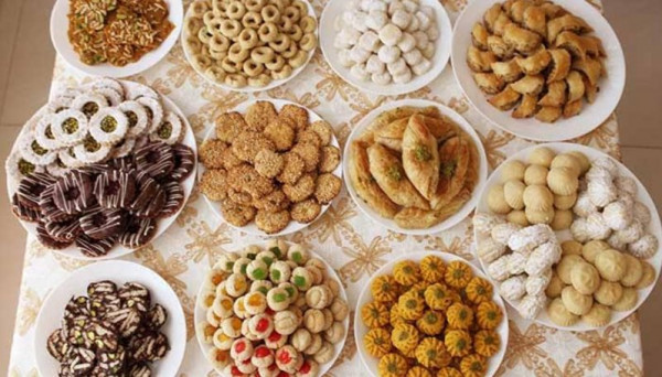 شاهد فرحة العيد في العالم بين " الكليجا والكعك والشاخورما"