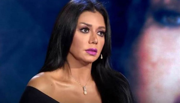 شاهد: رانيا يوسف تحتفل بتخرج ابنتها بوصلة رقص أمام المدرسة