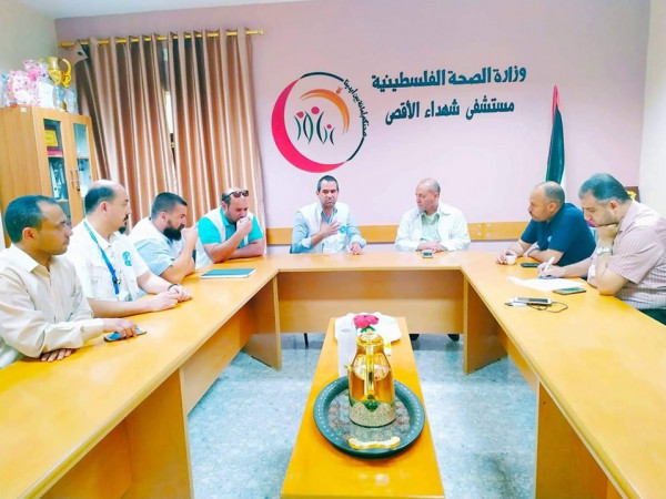 مستشفى شهداء الأقصى تبحث تحسين الخدمة الصحية مع منظمة أطباء العالم – فرنسا