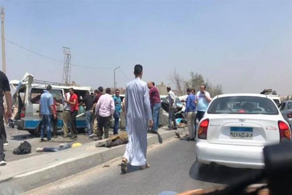 مصرع 12 شخصا وإصابة 11 بحادث سير مروع في القاهرة