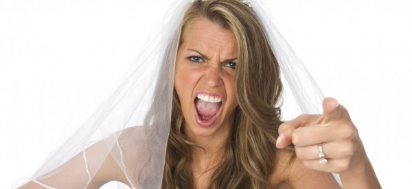 عروس تمنع صديقتها المقربة من حضور زفافها لسبب صادم
