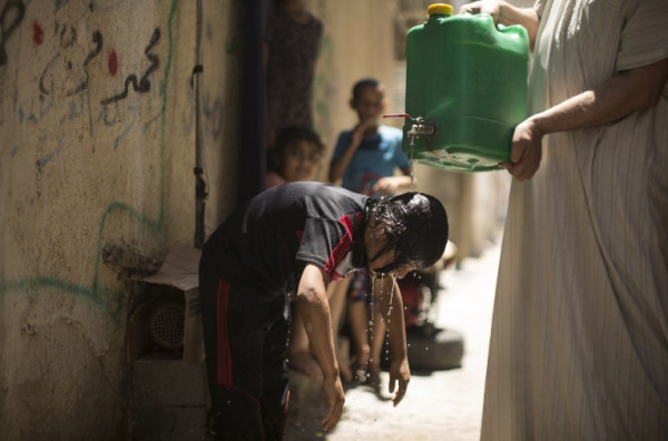 على رأسها الكهرباء والمياه.. حماس: غزة تشهد بدء تنفيذ تفاهمات كسر الحصار
