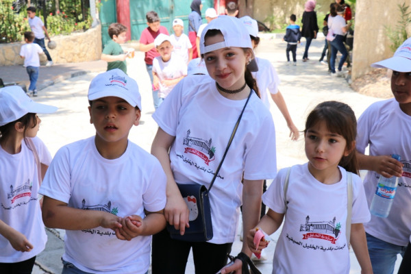 بلدية الخليل تطلق مخيماتها الصيفية