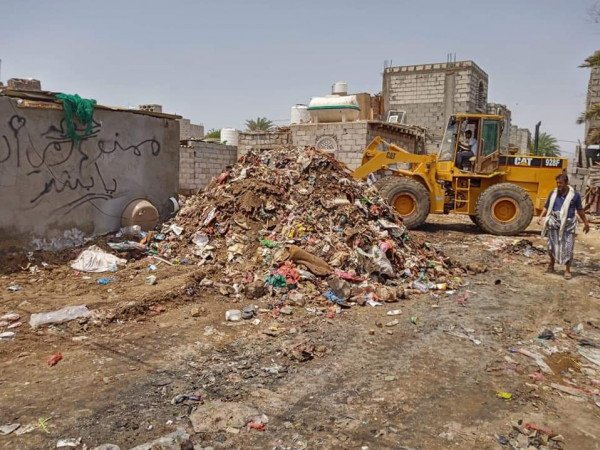 عدن: مؤسسة ابو حاتم بانافع تنفذ حملة نظافة واسعة في خور مكسر