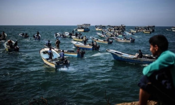 شاهد: لحظة دخول صيادي غزة للبحر بعد حرمان لأيام