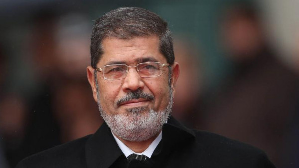 خطأ فادح لمذيعة مصرية عن وفاة محمد مرسي يثير سخرية واسعة