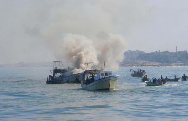 المركز الفلسطيني لحقوق الإنسان: الاعتداءات الإسرائيلية بحق الصيادين تتواصل
