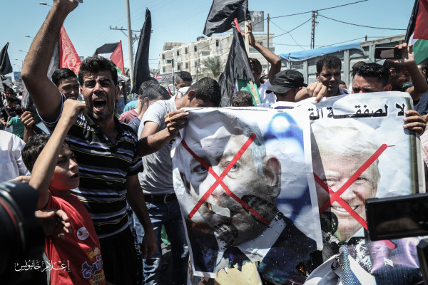 صور: مسيرات غاضبة احتجاجاً على مؤتمر المنامة ورفضاً لصفقة القرن بخانيونس