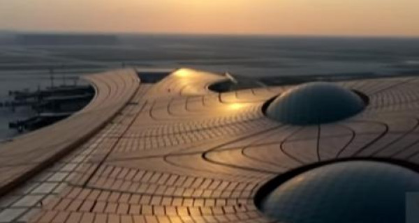 مساحة تقدر بـ 40 كيلو مترًا.. شاهد: أكبر مطار دولي في العالم