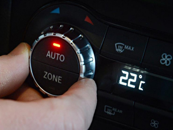 كيف تقلل استهلاك الوقود عند تشغيل مكيف الهواء في السيارة؟