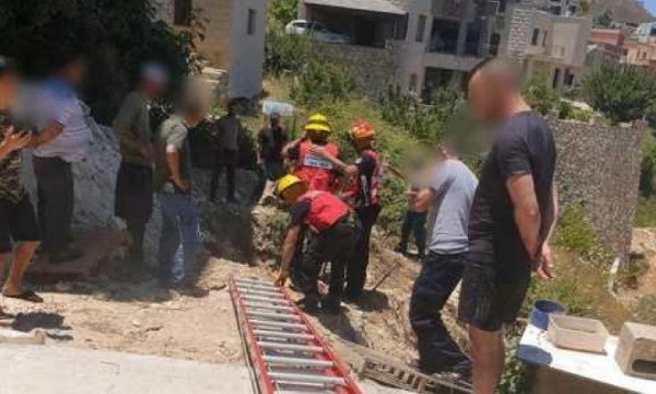 إصابة خطيرة إثر سقوط عامل بحفرة بمنطقة الجليل الأعلى