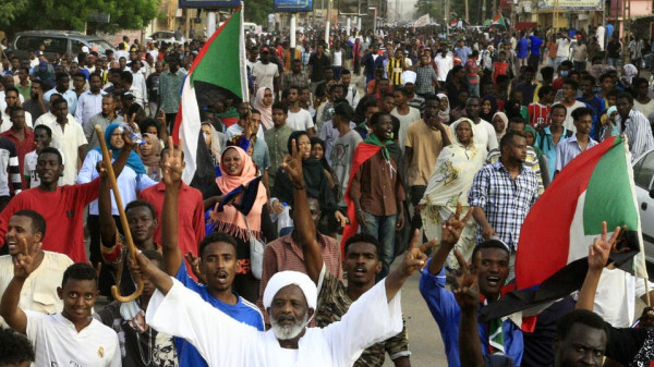 فرحة شعبية عارمة.. اتفاق في السودان لتقاسم السلطة بين المجلس العسكري والمعارضة