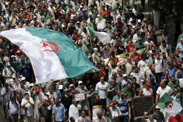 المعارضة الجزائرية تُعلن شروطها للمشاركة بمبادرة الرئيس المؤقت