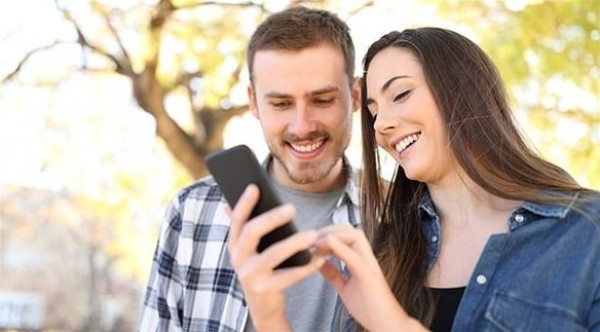 أبرزها كلمة سر الهاتف.. دراسة تكشف أسرار الزواج السعيد