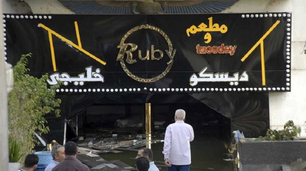 شاهد: غرق ملهى ليلي في مياه النيل بمصر