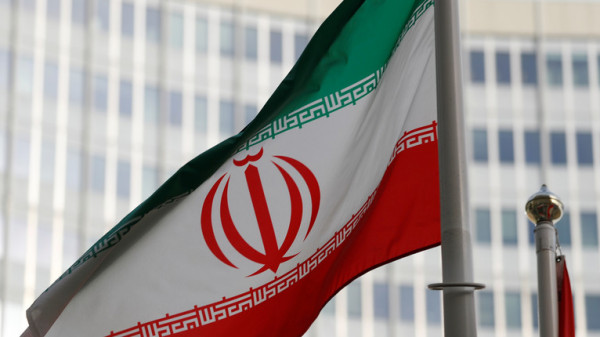 مستشار ماكرون يزور طهران لنزع فتيل أزمة النووي الإيراني