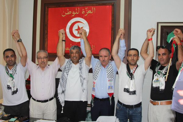 خالد يلقي كلمة منظمة التحرير الفلسطينية في مسيرة الإتحاد العام التونسي
