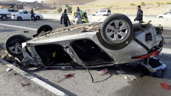 مصرع إسرائيليين في حادث انقلاب مركبة على طريق أريحا