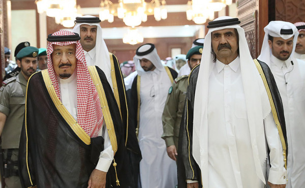 الإمارات: سياسة أمير قطر الأب يدفع ثمنها تميم ماديًا ومعنويًا