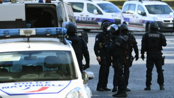 اعتقال نحو 40 شخصاً أثناء مظاهرة للمهاجرين في باريس